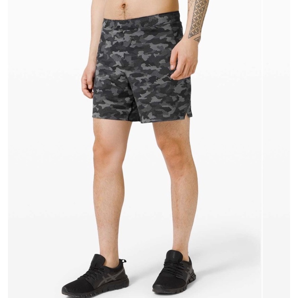 Lululemon Pace Breaker Short 7" Heritage 365 Camo Deep Coal Small Mens